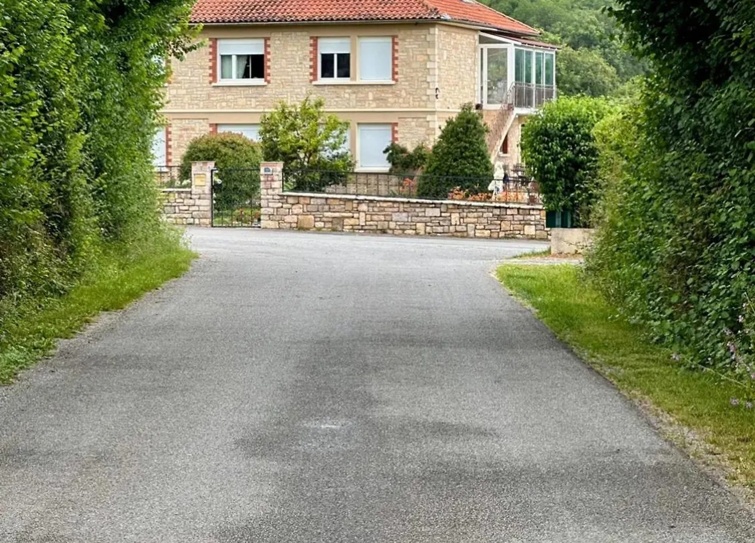 Appartement Charmant A Toulonjac Avec Jardin Et Terrasse 110 M² Apartamento