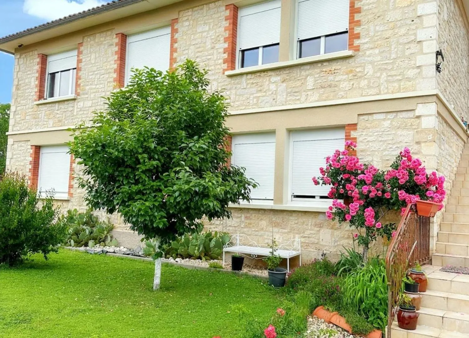 Appartement Charmant A Toulonjac Avec Jardin Et Terrasse 110 M² Francia